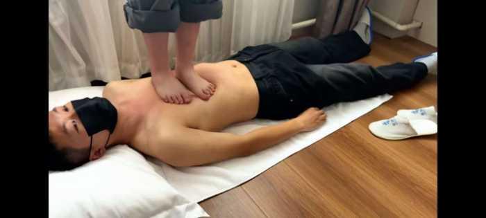 【爱秀套图】【低价福利】研究生裸足温柔踩踏（1） YC-250412-2