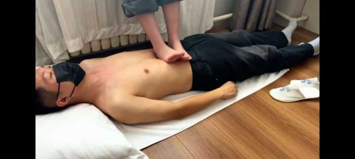 【爱秀套图】【低价福利】研究生裸足温柔踩踏（1） YC-250412-2