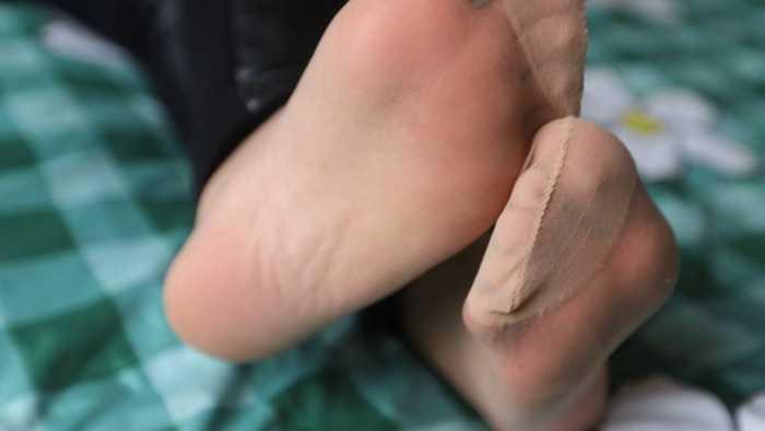 【爱秀套图】村花超臭短肉丝强迫踩脸素人闻臭丝 JS250417~1