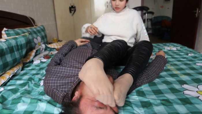 【爱秀套图】村花超臭短肉丝强迫踩脸素人闻臭丝 JS250417~1