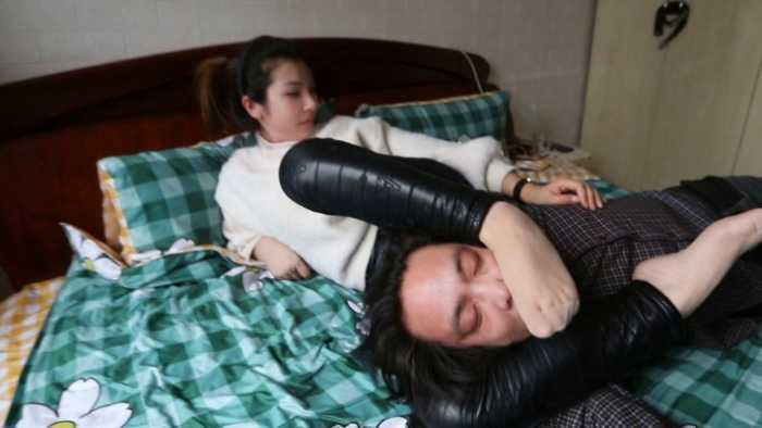 【爱秀套图】村花超臭短肉丝强迫踩脸素人闻臭丝 JS250417~1