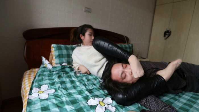 【爱秀套图】村花超臭短肉丝强迫踩脸素人闻臭丝 JS250417~1