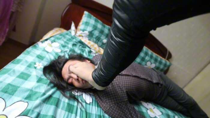 【爱秀套图】村花超臭短肉丝强迫踩脸素人闻臭丝 JS250417~1