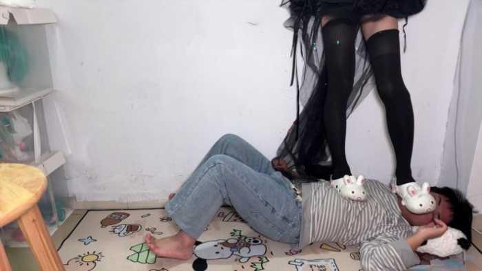 【爱秀套图】【喵咔】长夜COS细高跟白色拖鞋全体重踩脸踩脖 ACYC-4467