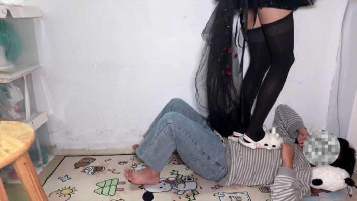 【爱秀套图】【喵咔】长夜COS细高跟白色拖鞋全体重踩脸踩脖 ACYC-4467