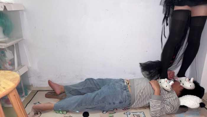 【爱秀套图】【喵咔】长夜COS细高跟白色拖鞋全体重踩脸踩脖 ACYC-4467