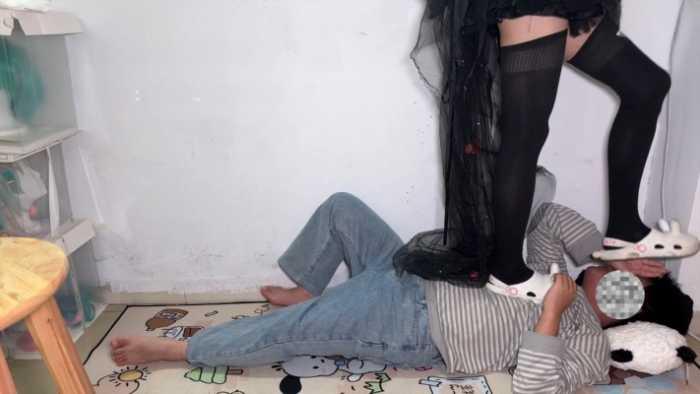 【爱秀套图】【喵咔】长夜COS细高跟白色拖鞋全体重踩脸踩脖 ACYC-4467