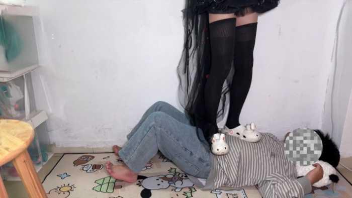 【爱秀套图】【喵咔】长夜COS细高跟白色拖鞋全体重踩脸踩脖 ACYC-4467