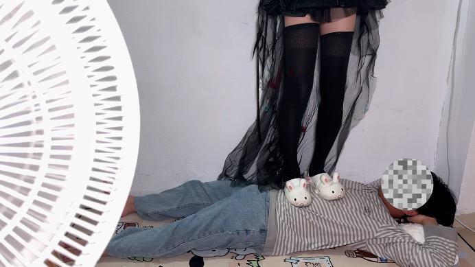 【爱秀套图】【喵咔】长夜COS细高跟白色拖鞋全体重踩脸踩脖 ACYC-4467