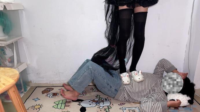 【爱秀套图】【喵咔】长夜COS细高跟白色拖鞋全体重踩脸踩脖 ACYC-4467