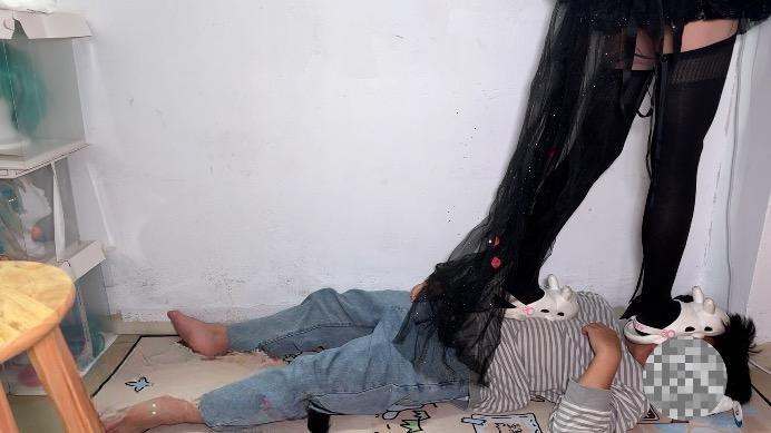 【爱秀套图】【喵咔】长夜COS细高跟白色拖鞋全体重踩脸踩脖 ACYC-4467