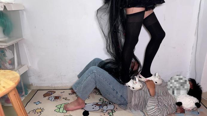 【爱秀套图】【喵咔】长夜COS细高跟白色拖鞋全体重踩脸踩脖 ACYC-4467