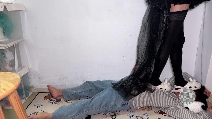 【爱秀套图】【喵咔】长夜COS细高跟白色拖鞋全体重踩脸踩脖 ACYC-4467