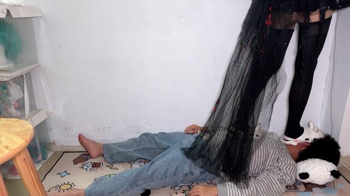 【爱秀套图】【喵咔】长夜COS细高跟白色拖鞋全体重踩脸踩脖 ACYC-4467