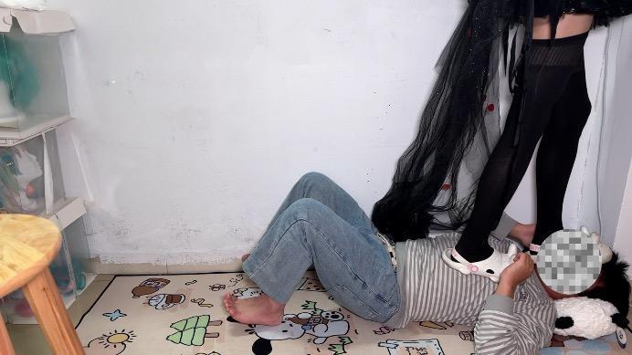 【爱秀套图】【喵咔】长夜COS细高跟白色拖鞋全体重踩脸踩脖 ACYC-4467