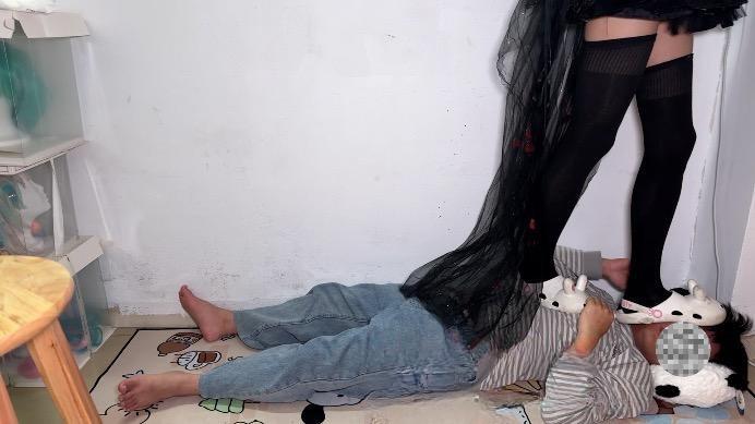 【爱秀套图】【喵咔】长夜COS细高跟白色拖鞋全体重踩脸踩脖 ACYC-4467