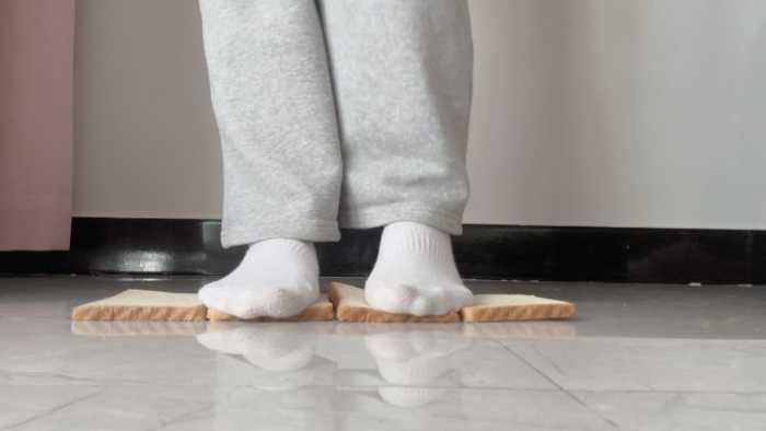 【爱秀套图】【莓子】穿脏白棉袜制作狗粮 YC-250414-7