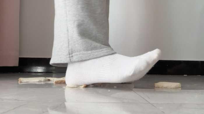 【爱秀套图】【莓子】穿脏白棉袜制作狗粮 YC-250414-7