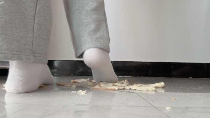 【爱秀套图】【莓子】穿脏白棉袜制作狗粮 YC-250414-7