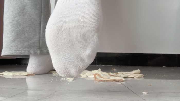 【爱秀套图】【莓子】穿脏白棉袜制作狗粮 YC-250414-7