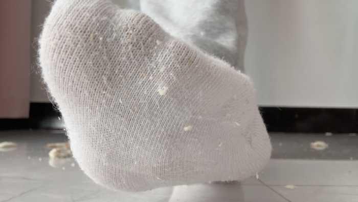 【爱秀套图】【莓子】穿脏白棉袜制作狗粮 YC-250414-7