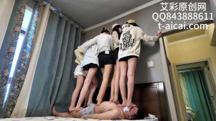 【爱秀套图】『chnnsct1818』群女生脚底下的废物 YC-250416-3