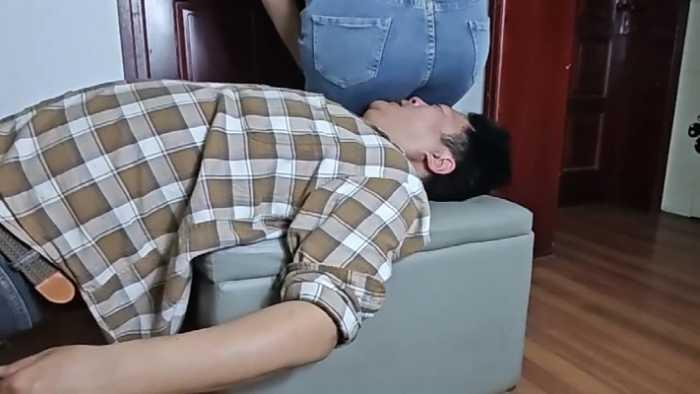 【爱秀套图】牛仔裤坐脸 YC-250417