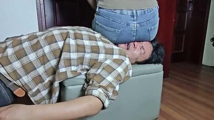 【爱秀套图】牛仔裤坐脸 YC-250417