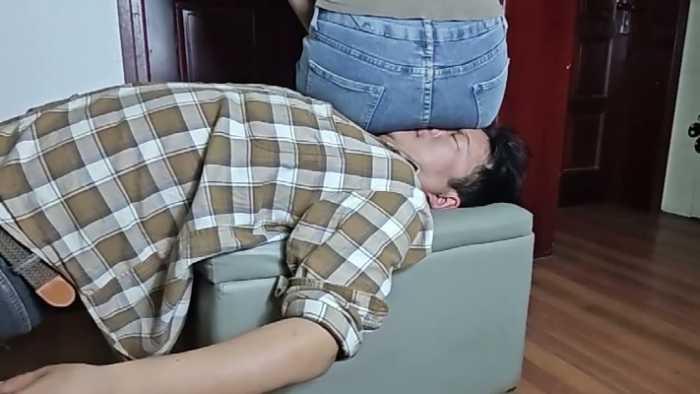 【爱秀套图】牛仔裤坐脸 YC-250417