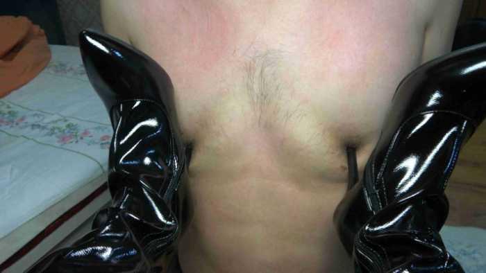 【爱秀套图】【小文S】高跟皮靴踩踏乳头 YC-250417-4