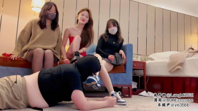 【爱秀套图】【米总薄荷车模伊三女神】原版高清巨作上部 bf52492