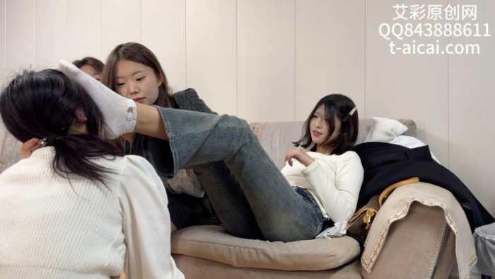 【爱秀套图】『chnnsct1818』群体羞辱全体重踩踏女同学 YC-240319-3