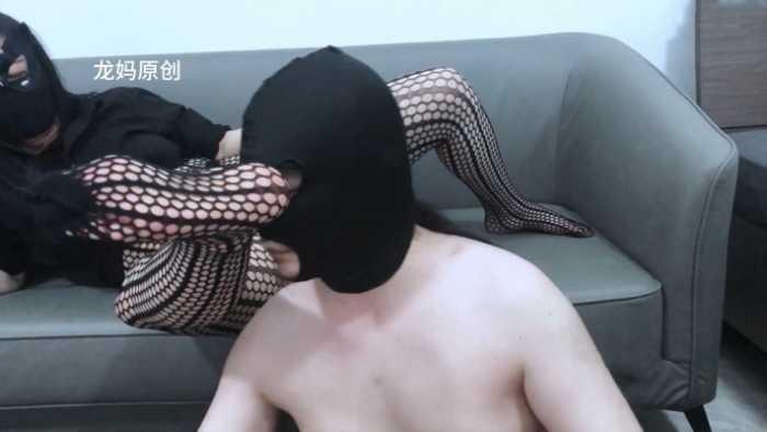 【爱秀套图】龙妈性感网袜腿绞绞杀耻骨窒息 LM-002
