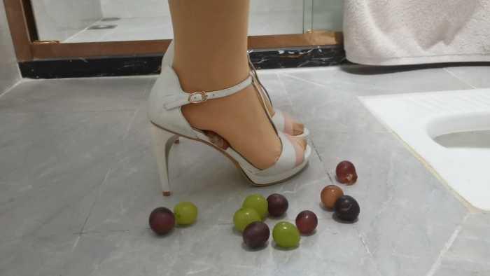 【爱秀套图】大美厕所高跟凉鞋蹂躏葡萄(定制剧情） YC-250417-3