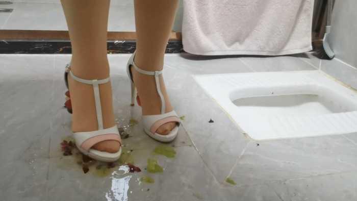 【爱秀套图】大美厕所高跟凉鞋蹂躏葡萄(定制剧情） YC-250417-3