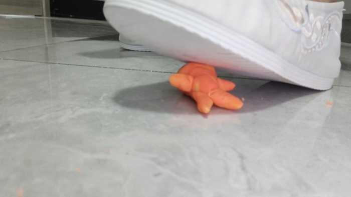 【爱秀套图】【兰儿小主】女巨人–魔法欺凌！ YC-250418