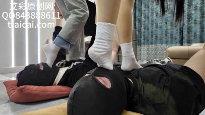 【爱秀套图】『chnnsct1818』脏棉袜裸足深喉窒息 YC-250419-4