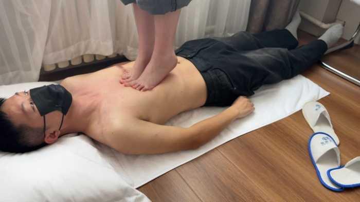 【爱秀套图】【低价福利】研究生裸足踩踏（2） YC-250419-8