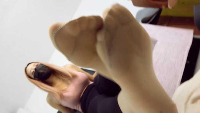 【爱秀套图】晓G妈妈脚底脏白棉袜肉丝玩贱儿子 当妈妈的玩具POV f字幕版 LCT076f