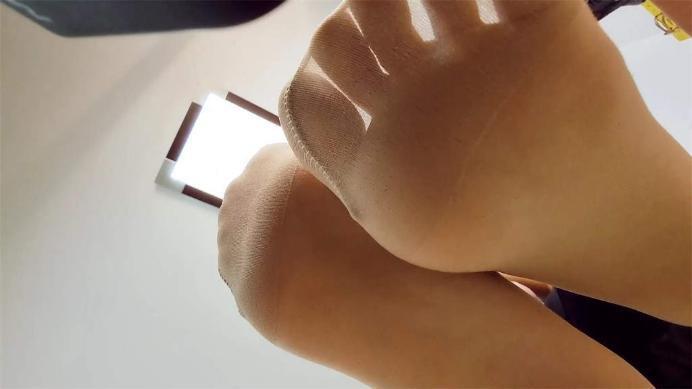 【爱秀套图】晓G妈妈脚底脏白棉袜肉丝玩贱儿子 当妈妈的玩具POV f字幕版 LCT076f