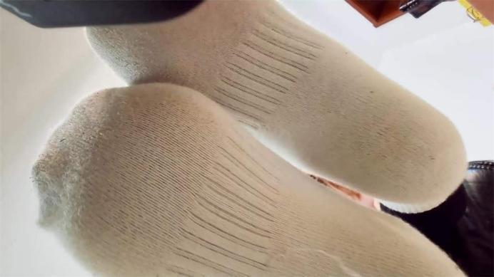 【爱秀套图】晓G妈妈脚底脏白棉袜肉丝玩贱儿子 当妈妈的玩具POV f字幕版 LCT076f