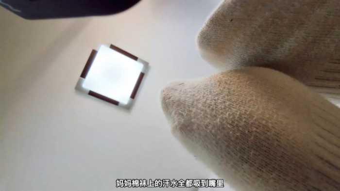 【爱秀套图】晓G妈妈脚底脏白棉袜肉丝玩贱儿子 当妈妈的玩具POV f字幕版 LCT076f