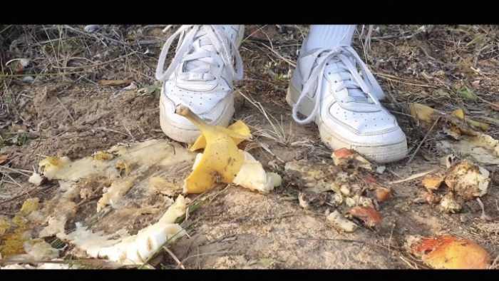 【爱秀套图】健身美女经典空军一号户外碾踩水果和食物与泥土融为一体 YC-250420-4