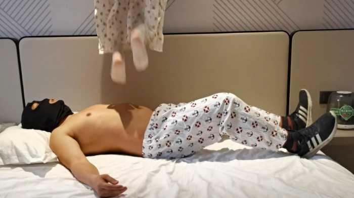 【爱秀套图】白丝不间断暴力踩20分钟 YC-250420-3