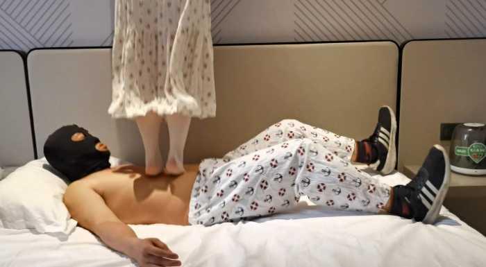 【爱秀套图】白丝不间断暴力踩20分钟 YC-250420-3