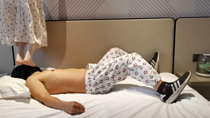 【爱秀套图】白丝不间断暴力踩20分钟 YC-250420-3