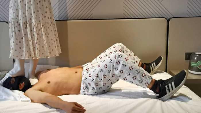 【爱秀套图】白丝不间断暴力踩20分钟 YC-250420-3