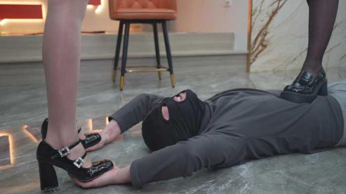 【爱秀套图】冰冰S画画S双主烟烫 两个公认的最臭脚又最美的女人 YC-250421-6