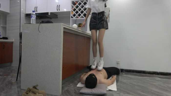 【爱秀套图】【曼曼】空军一号蹦踩地毯 YC-250423-5