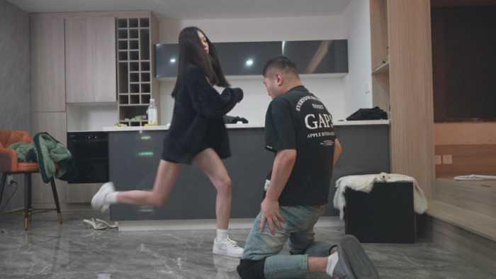 【爱秀套图】画画S单人50分钟净暴力场 臭到无法呼吸的原味袜子与裸足 YC-250424-7